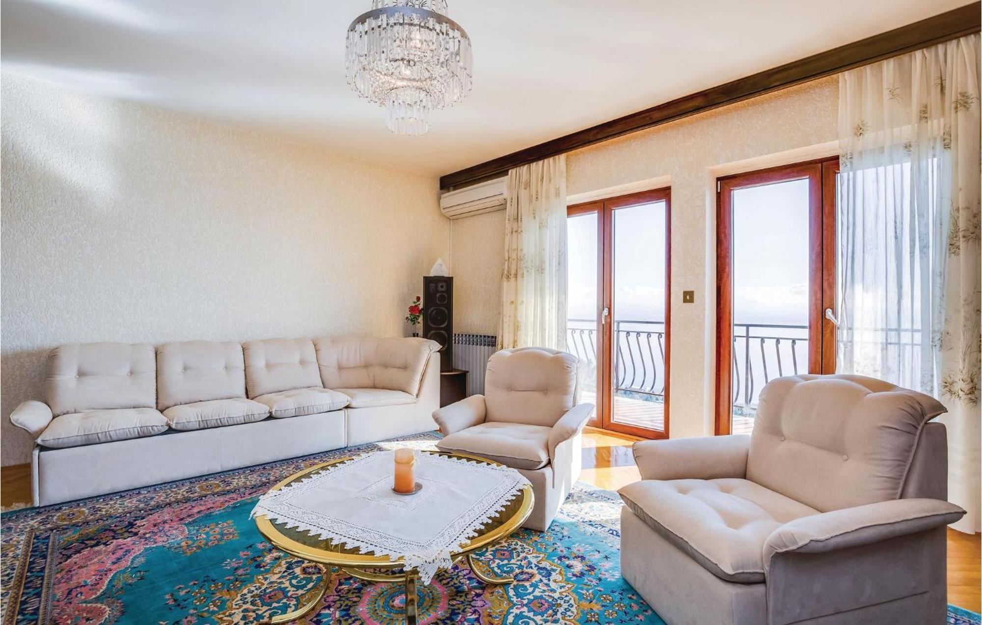 2 Bedroom Lovely Apartment In Ловран Екстер'єр фото
