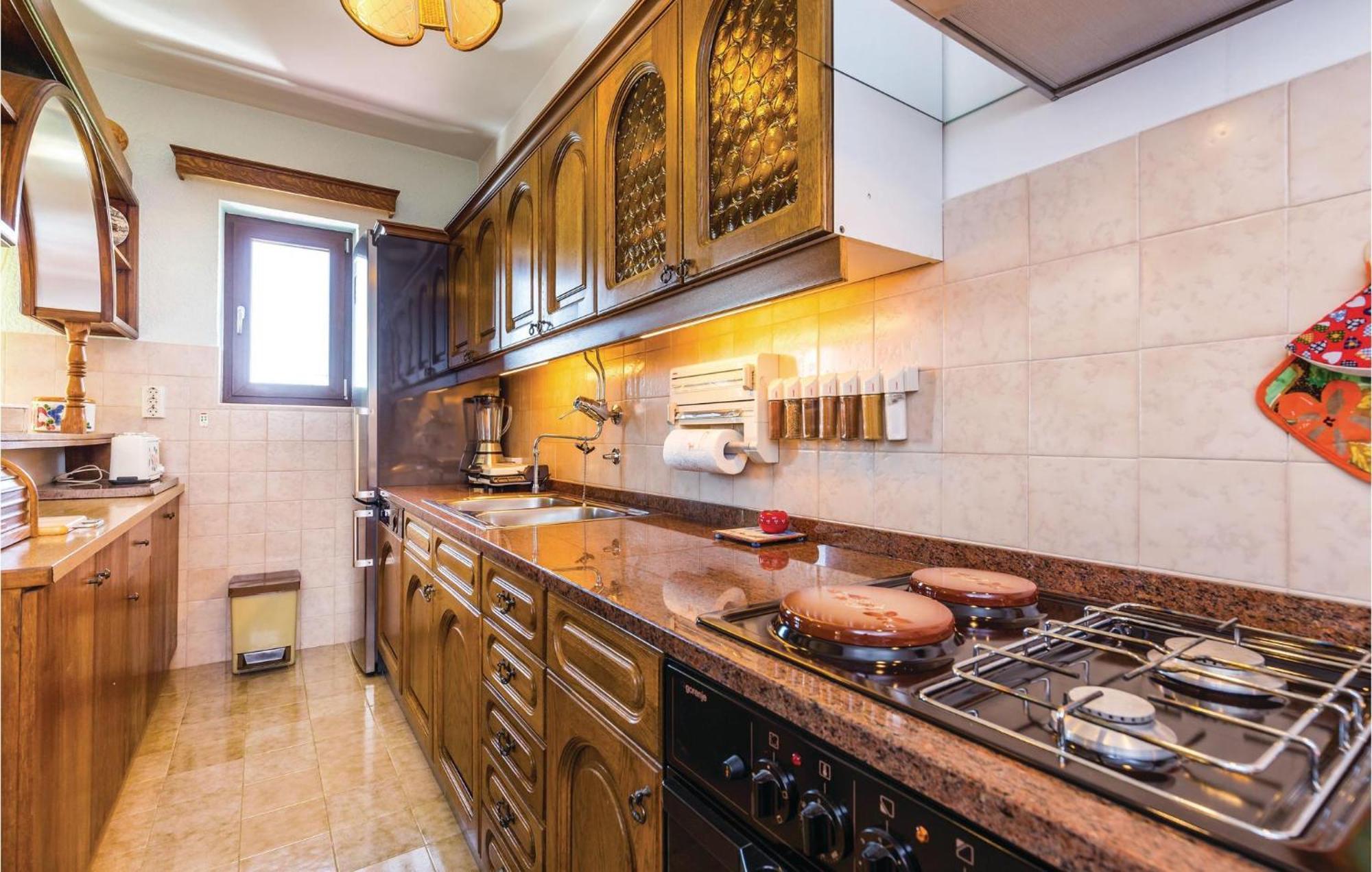 2 Bedroom Lovely Apartment In Ловран Екстер'єр фото