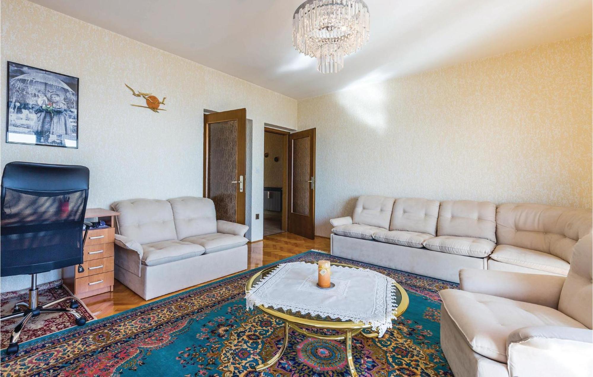 2 Bedroom Lovely Apartment In Ловран Екстер'єр фото