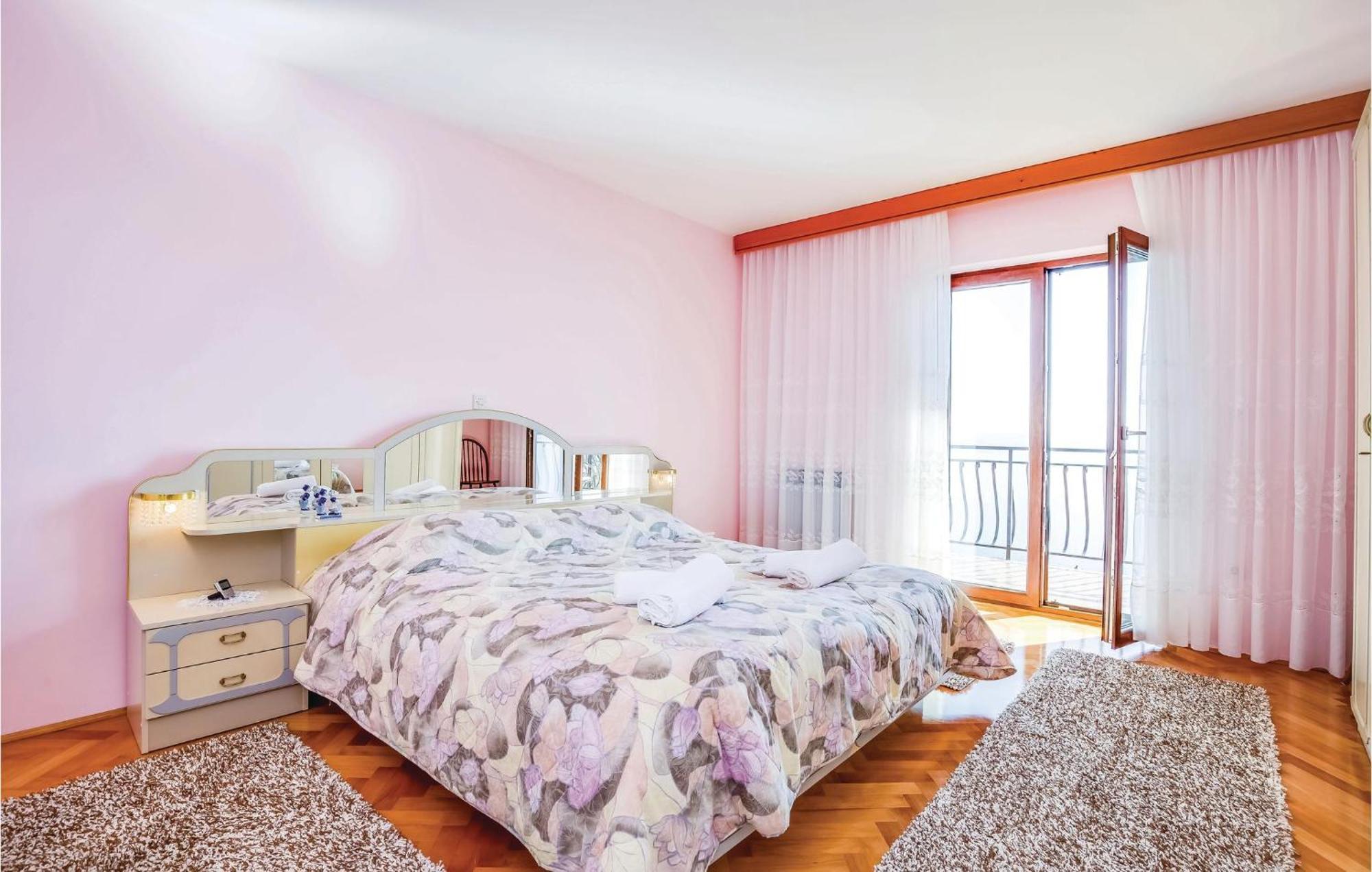 2 Bedroom Lovely Apartment In Ловран Екстер'єр фото